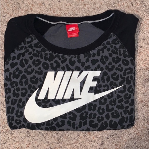 ❌sold❌Leopard print Nike crew neck hoodie - Picture 3 of 4